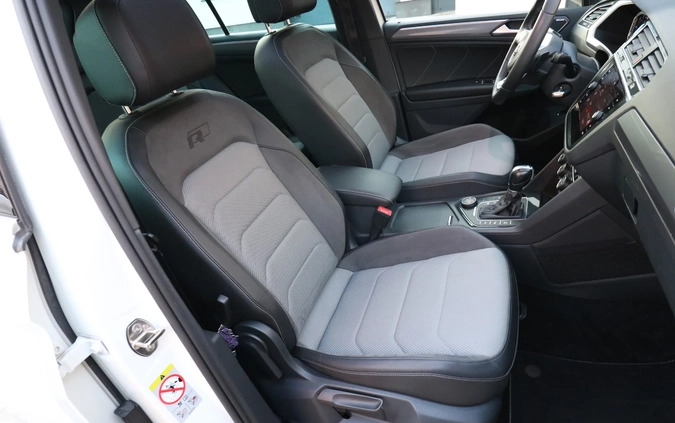 Volkswagen Tiguan cena 135050 przebieg: 71900, rok produkcji 2019 z Zelów małe 742